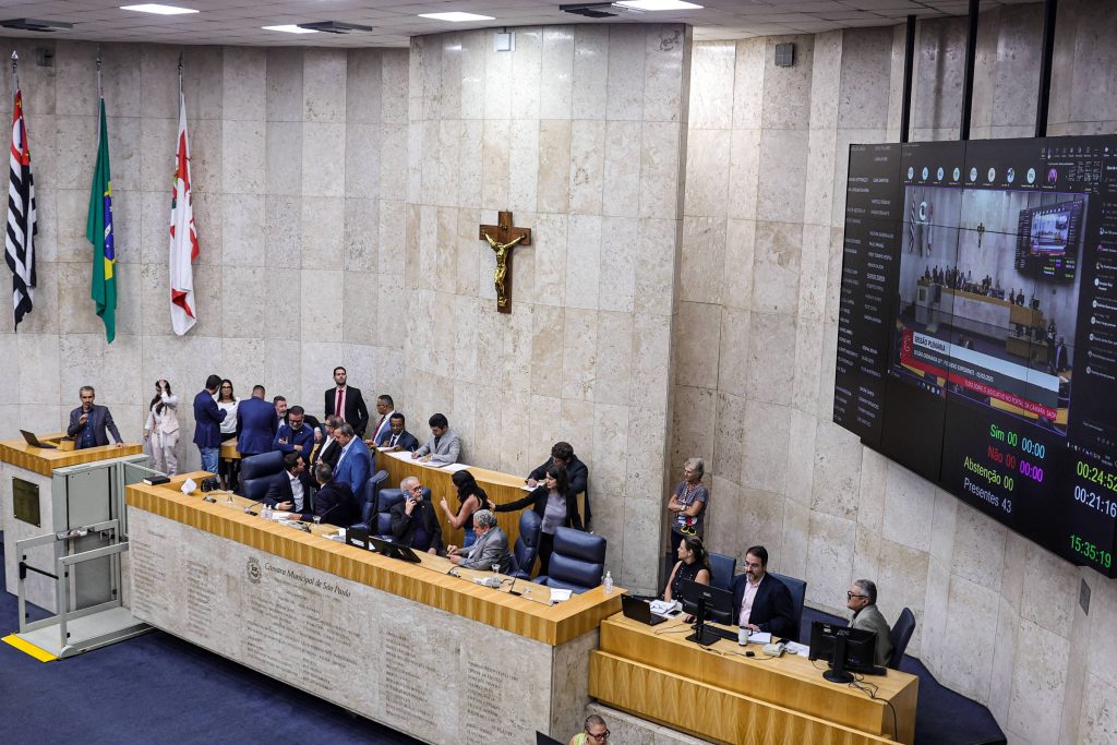 SP:Vereadores debateram mais política que transporte e CPI - 04/08/2025 - Cotidiano - Folha