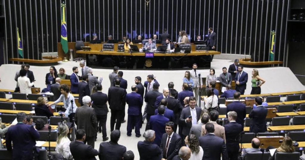 PEC da Blindagem gera revolta nas redes contra aumento da impunidade