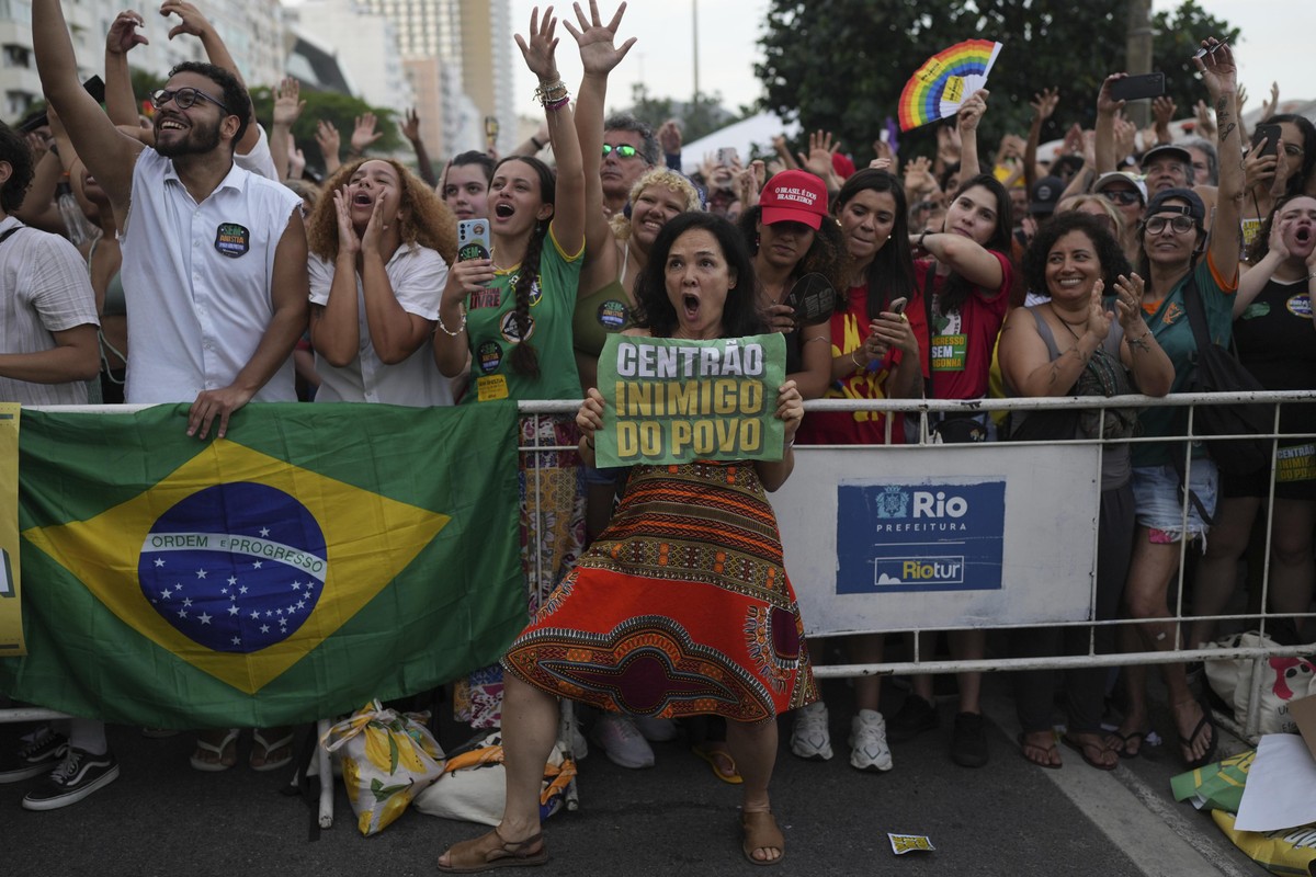 A esquerda ganhou um vento de cauda