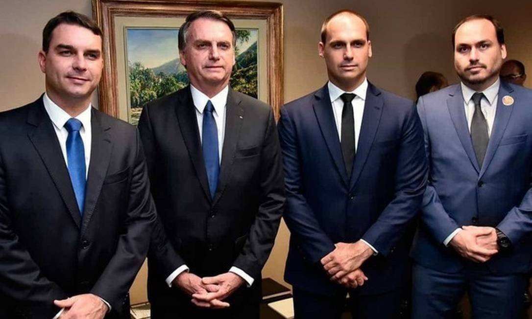 Sem atividade online há três meses, Bolsonaro mantém mais seguidores que Michelle e filhos somados