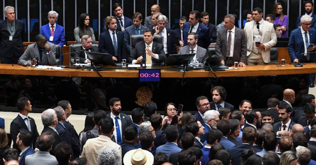 Messias e PL da Dosimetria incendeiam direita e esquerda no caldeirão das redes sociais