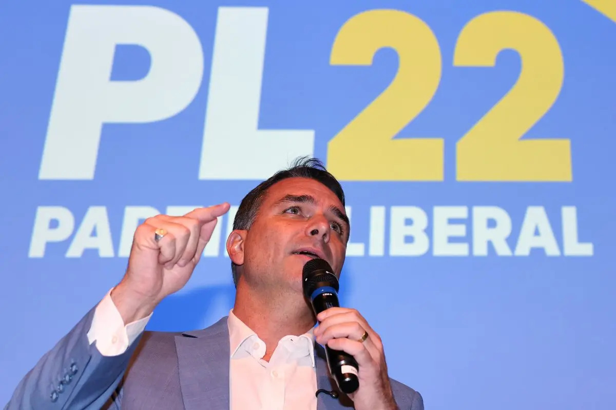 Flávio lidera engajamento sobre segurança nas redes sociais