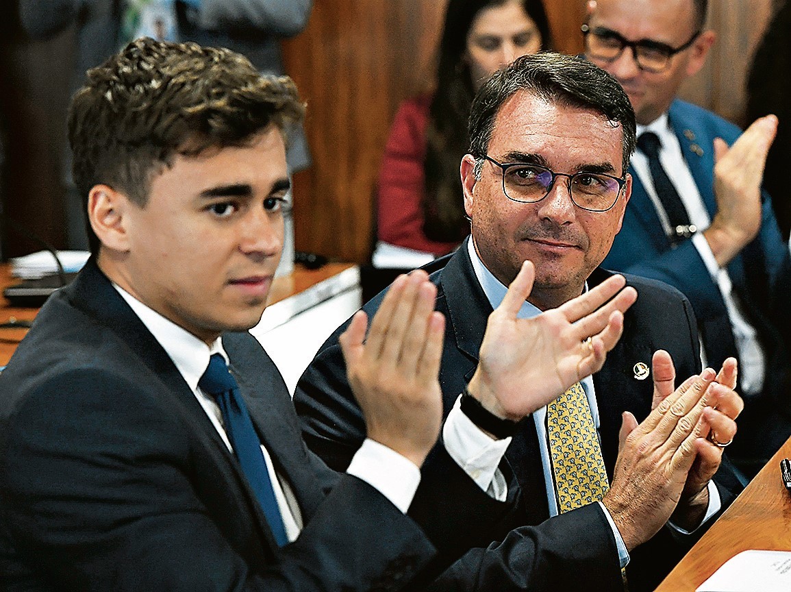 Em meio a incômodo com desempenho nas redes, Flávio Bolsonaro escala aliados para alavancar presença digital