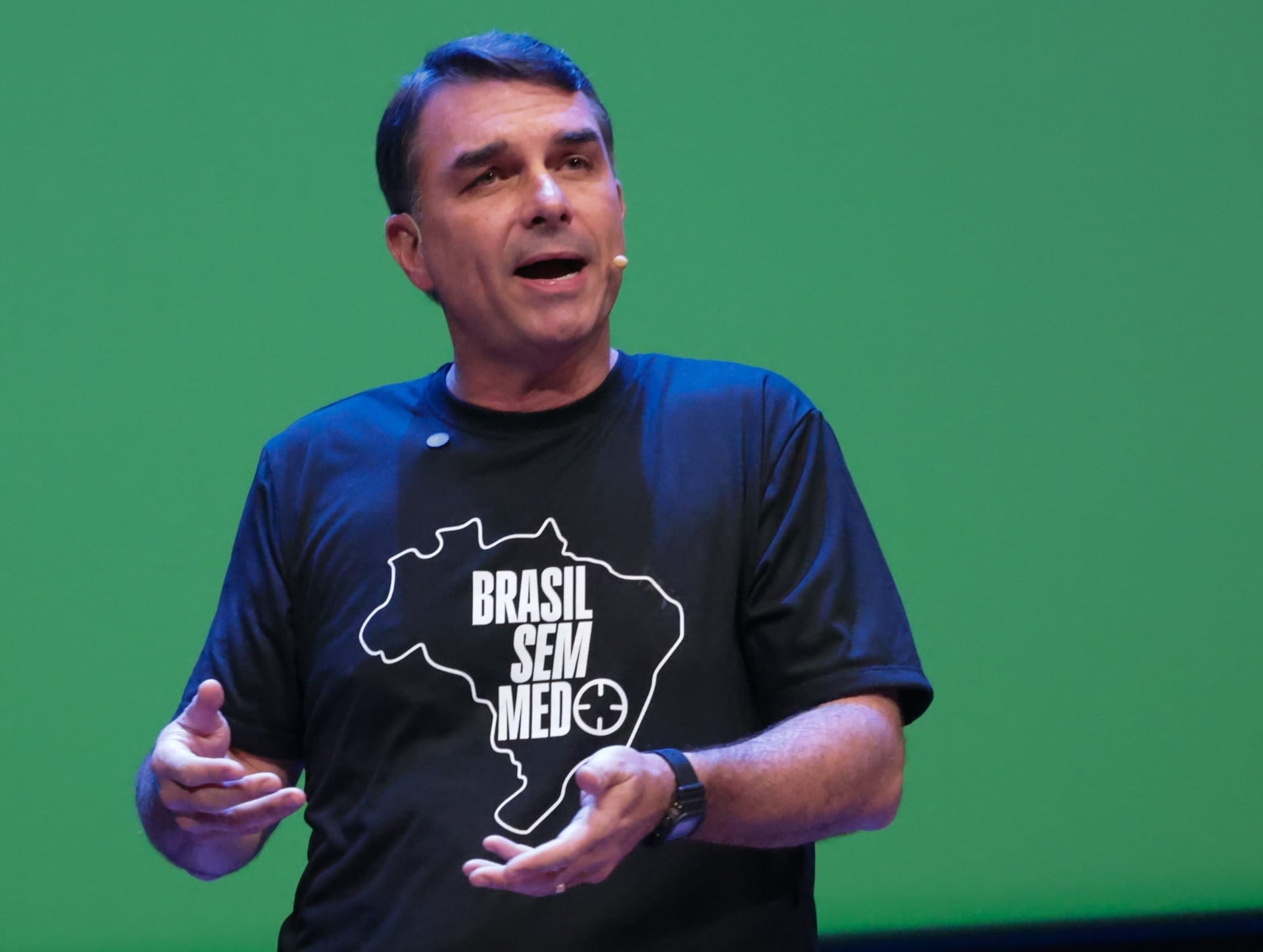 Flávio lidera debate nas redes sobre segurança; Caiado domina nº de posts