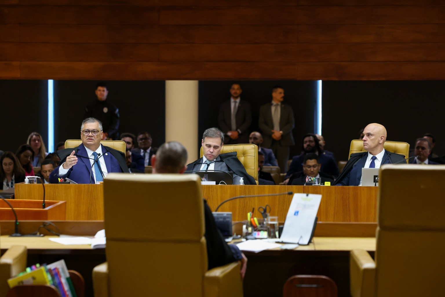 Julgamento do STF movimenta milhões de posts e interações e amplia disputa entre grupos políticos nas redes