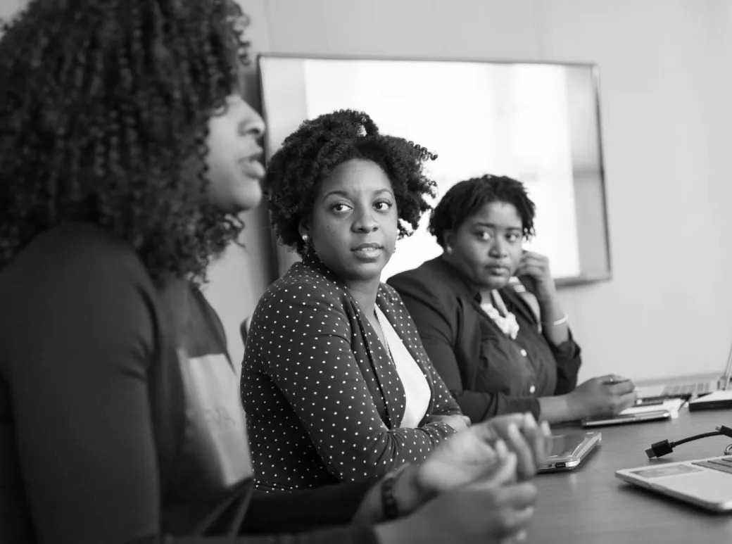 Pesquisa aponta recuo de mulheres negras entre jovens candidatos em 2026 - Vermelho